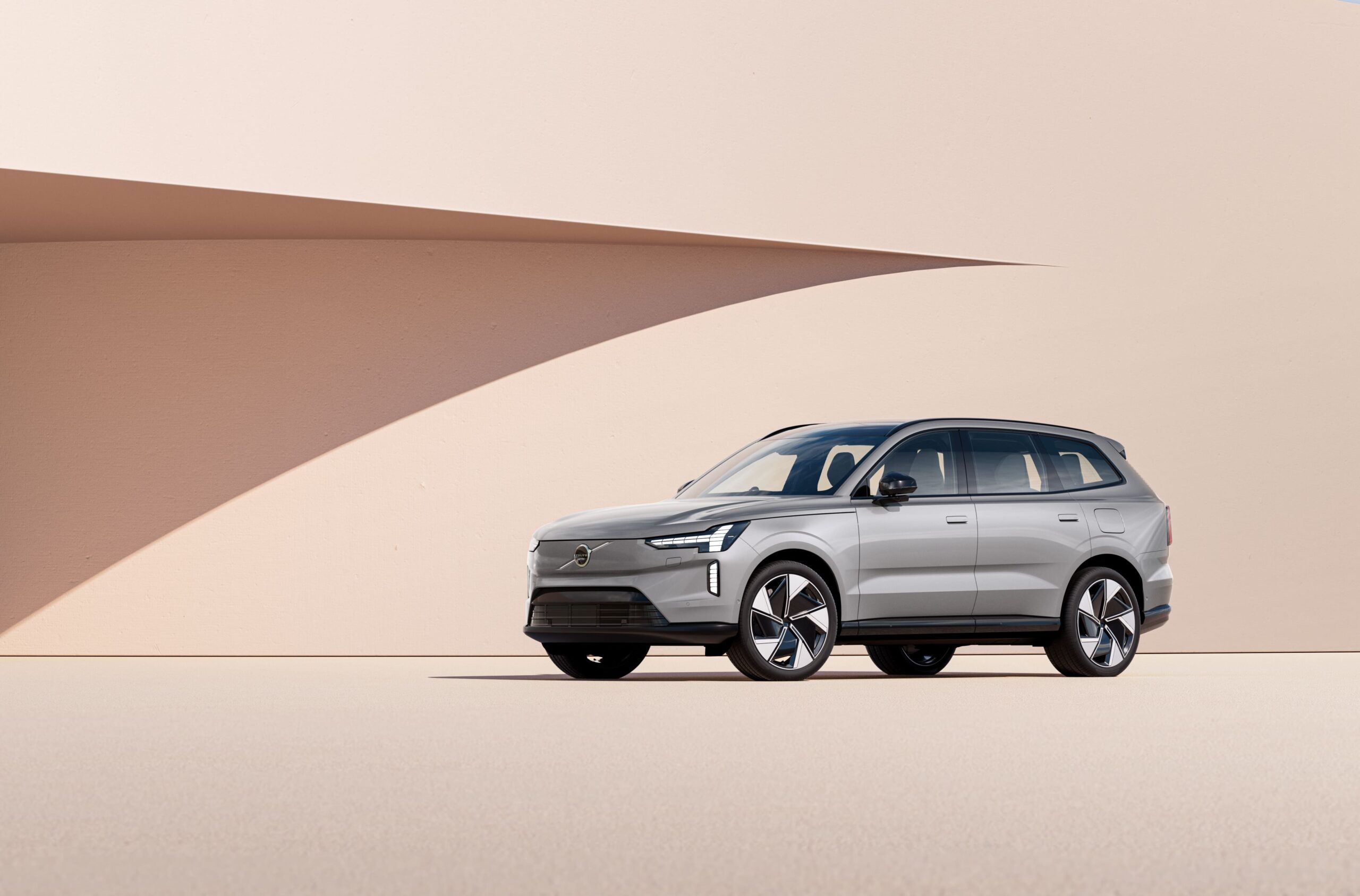 볼보코리아, 2026년 전기 플래그십 EX90·ES90 투입 ‘바퀴 달린 스마트폰’ 시대 열겠다