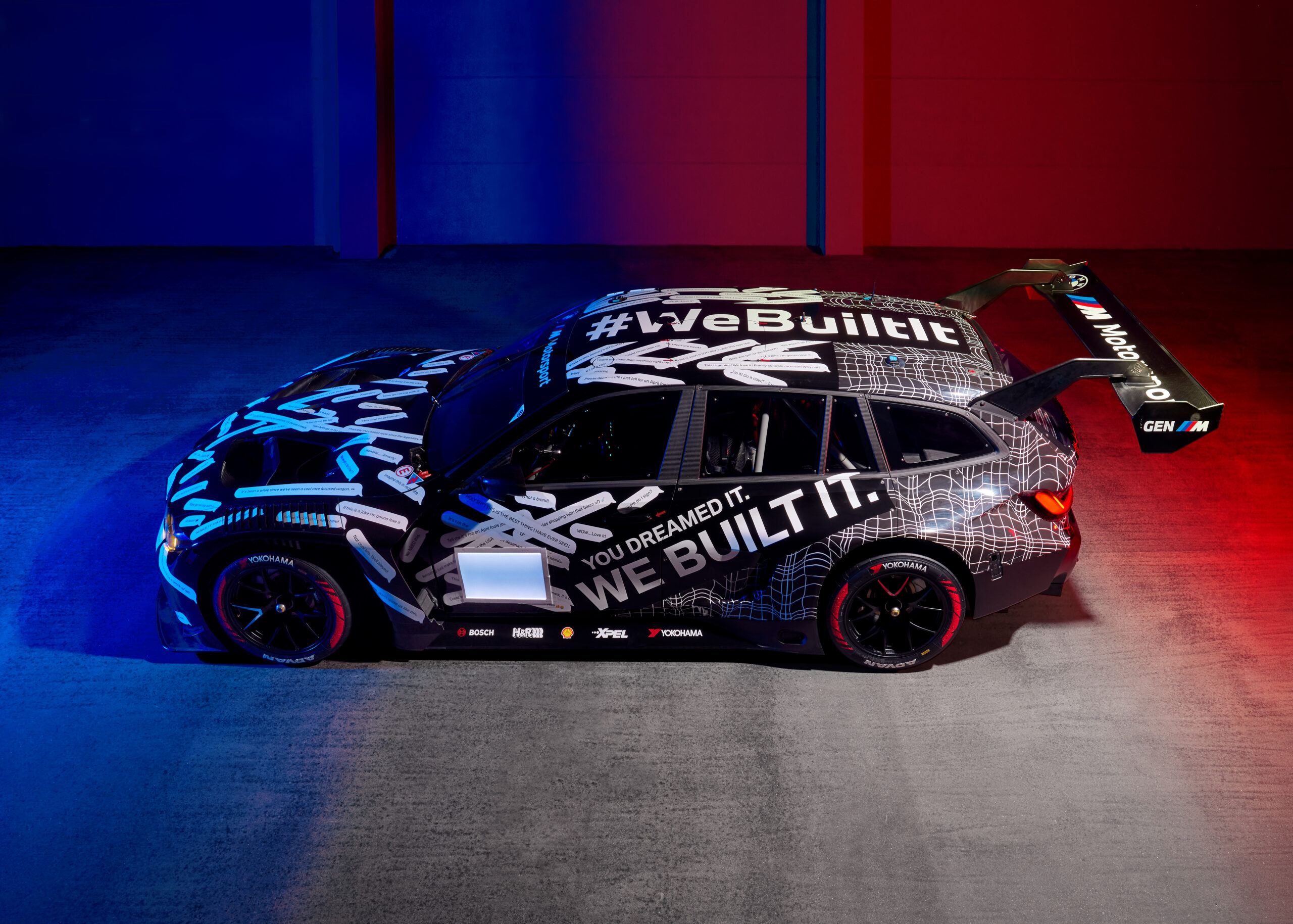 BMW, 만우절 농담으로 시작된 ‘M3 투어링 레이스카’ 진짜로 만들어…뉘르부르크링 24시 출전