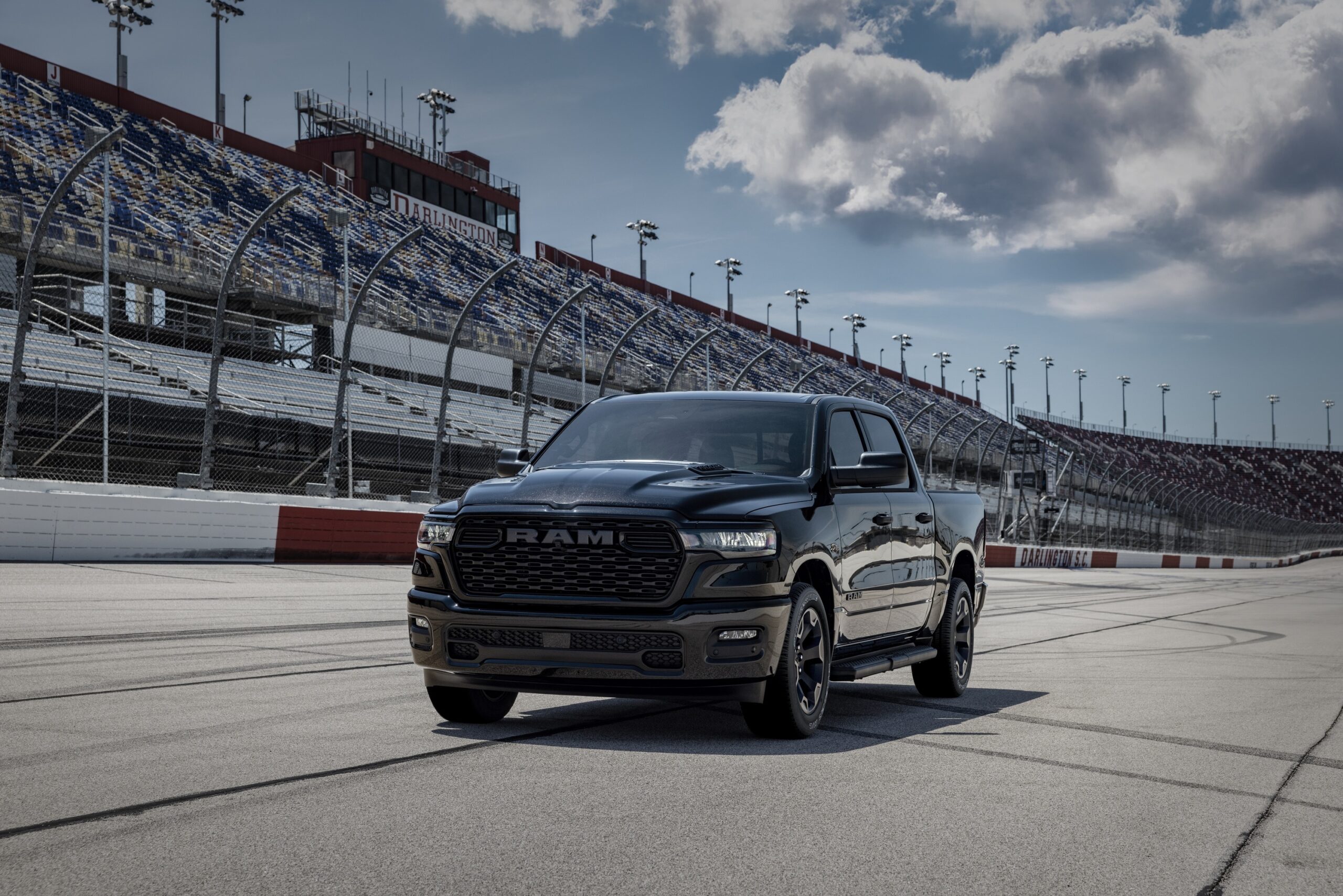 램 1500 국내 사전 계약 시작…리미티드 1억4900만원·RHO 1억5400만원